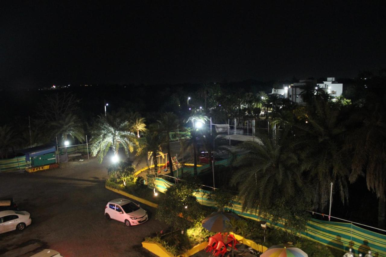 Hotel Silver Resort Daman Exterior photo