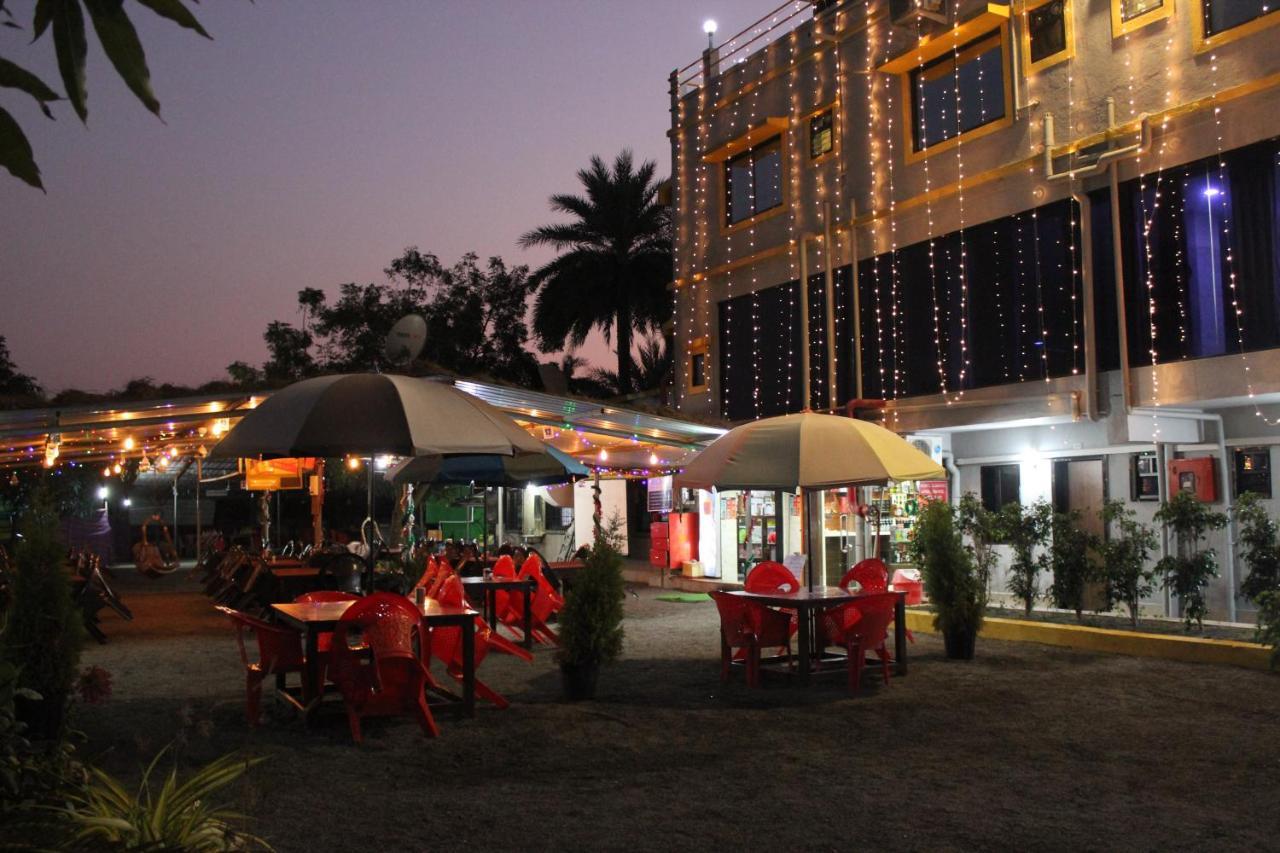 Hotel Silver Resort Daman Exterior photo